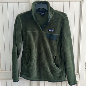 Patagonia dark green sweatshirt fleece